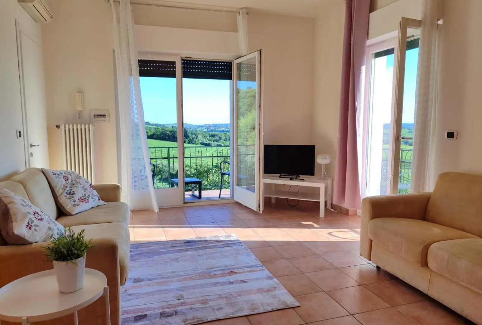 Nice Apartments Lake View & Free Parking Pastrengo Italien
